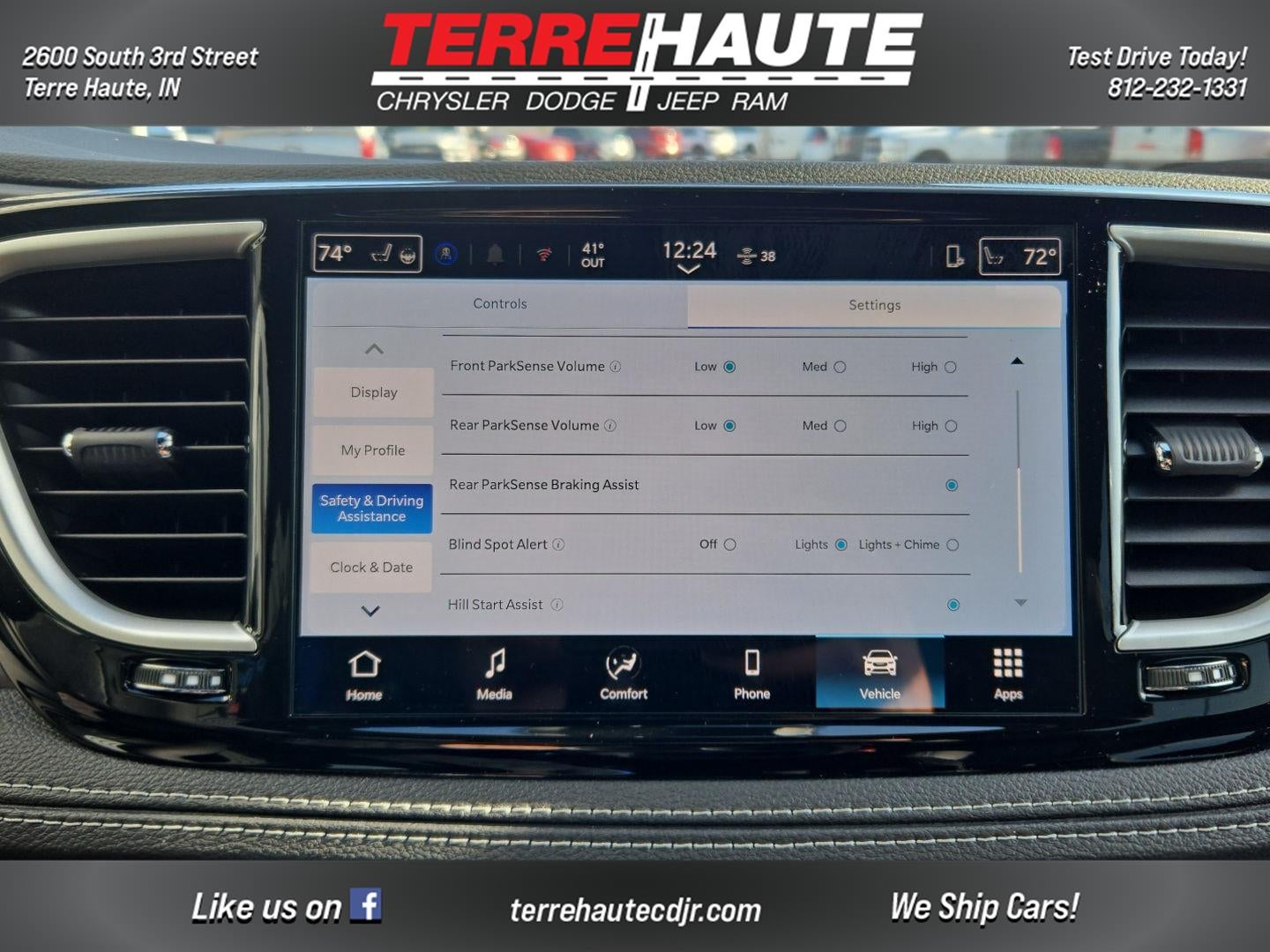 2026 Chrysler Pacifica Select