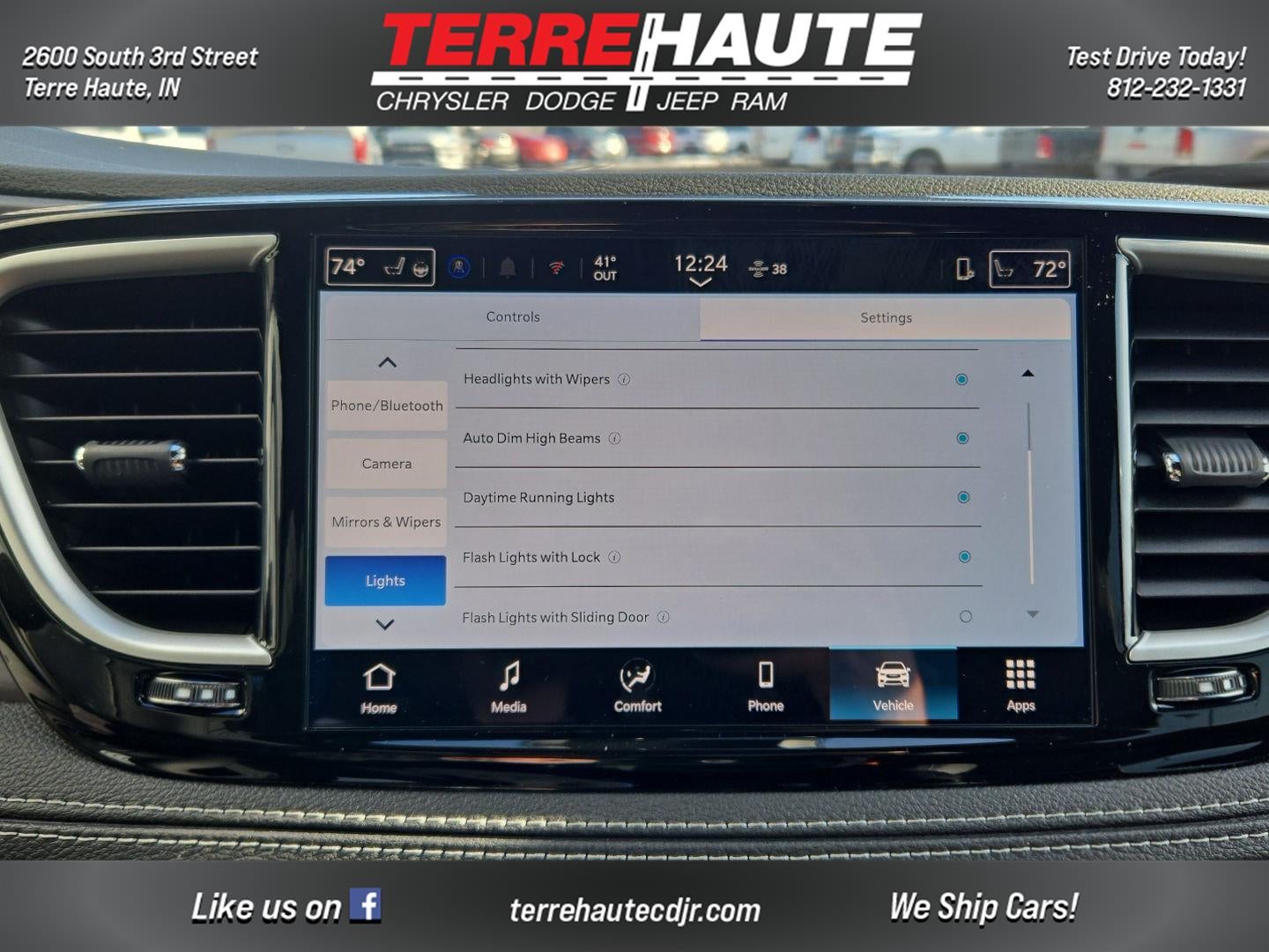 2026 Chrysler Pacifica Select