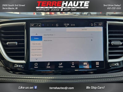 2026 Chrysler Pacifica Select