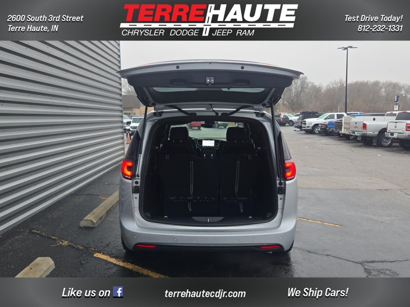 2026 Chrysler Pacifica Select