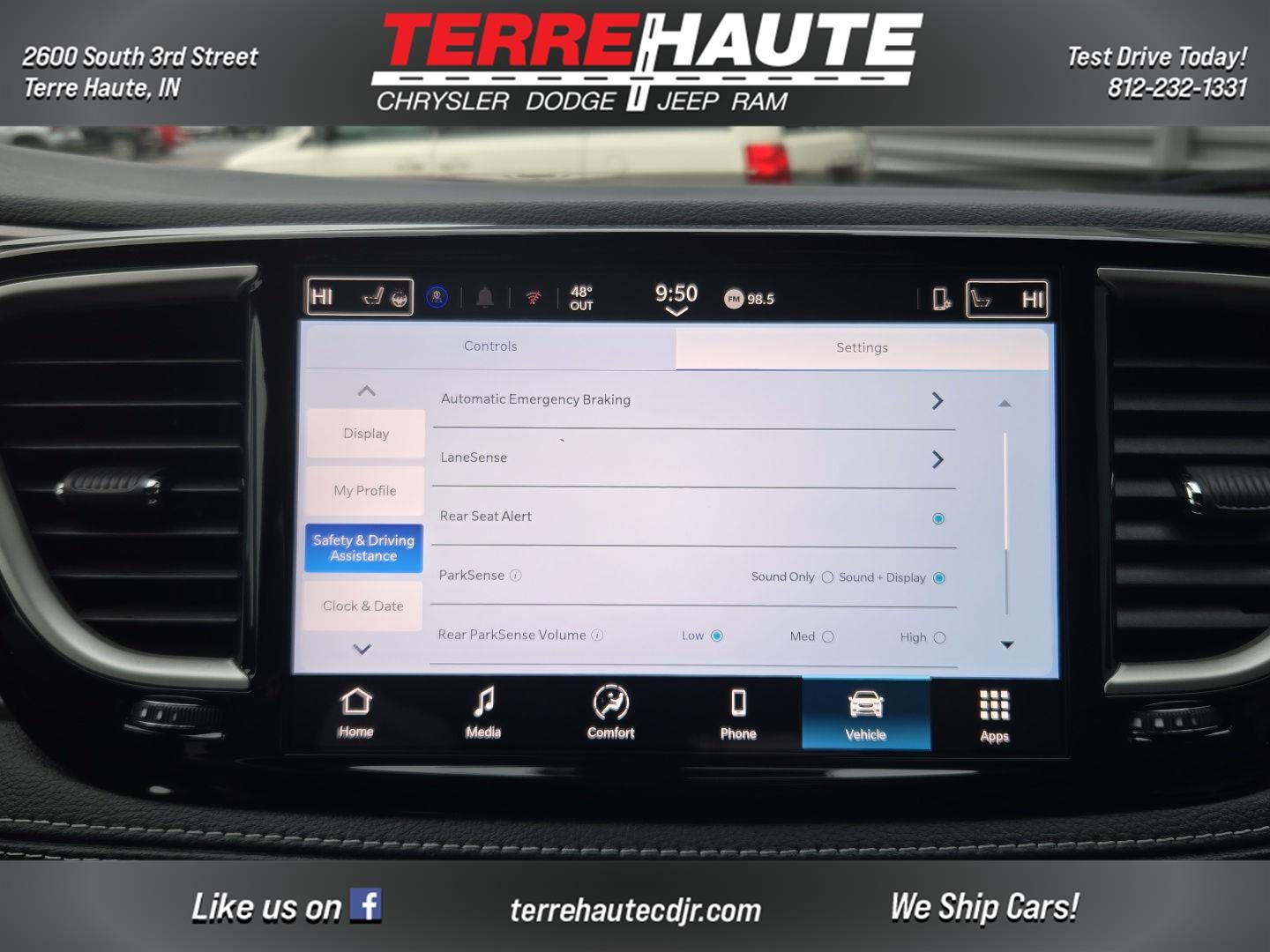 2026 Chrysler Pacifica Select