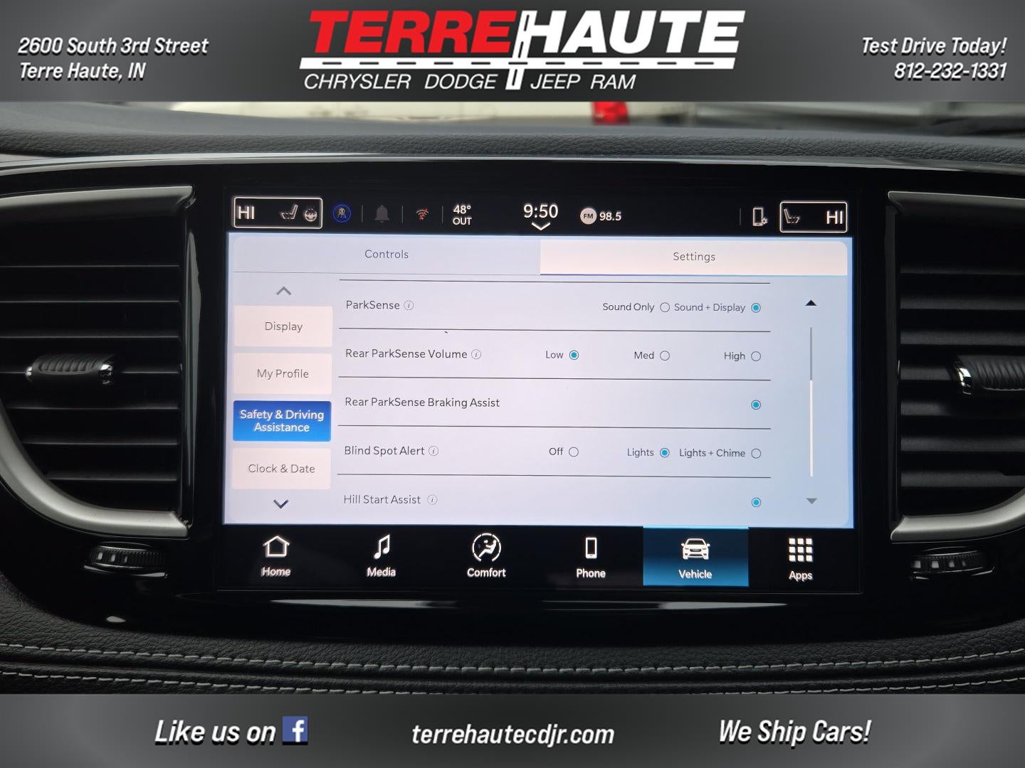 2026 Chrysler Pacifica Select