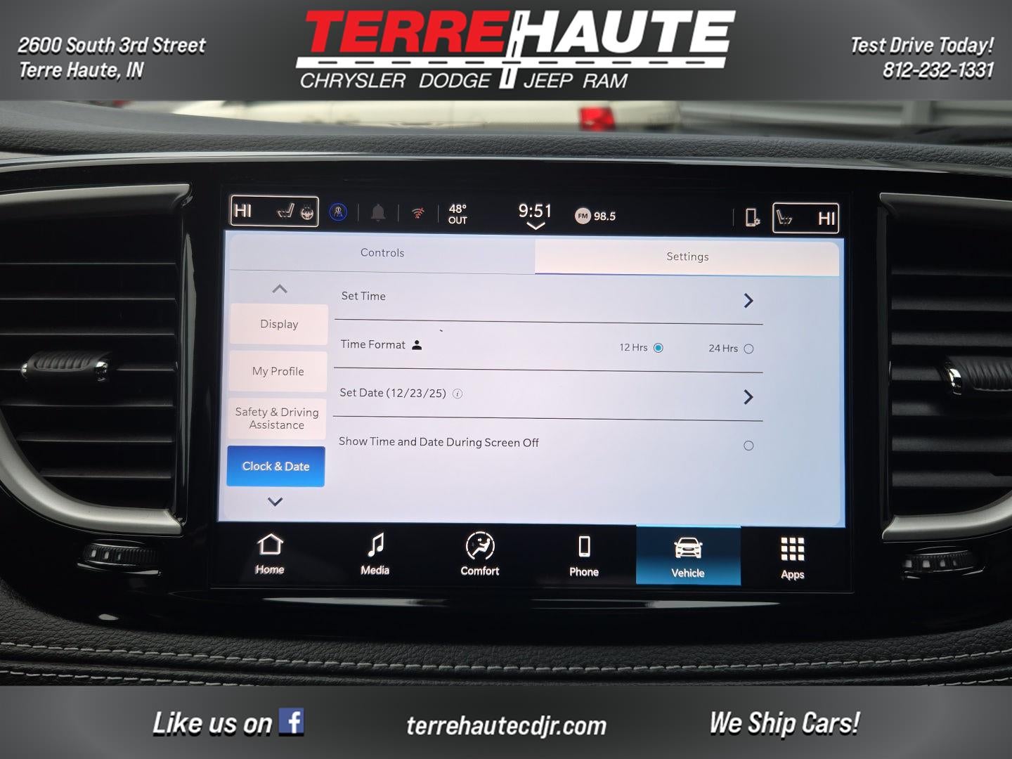 2026 Chrysler Pacifica Select