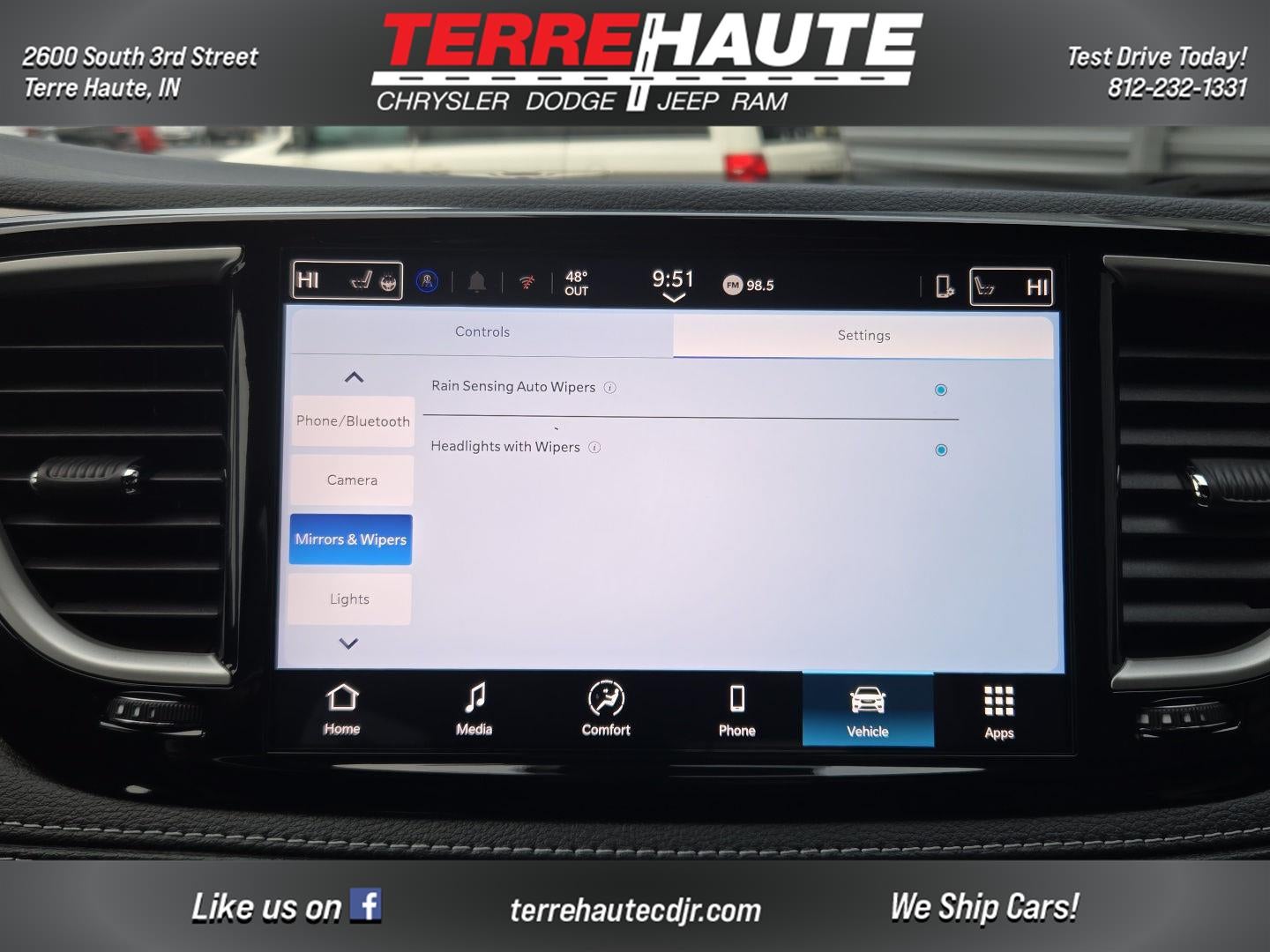 2026 Chrysler Pacifica Select