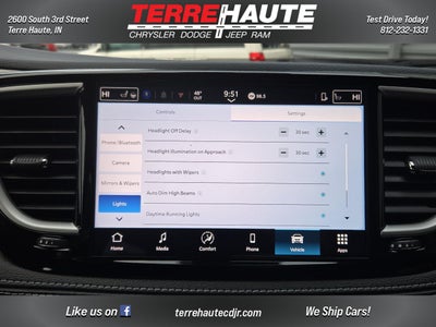 2026 Chrysler Pacifica Select