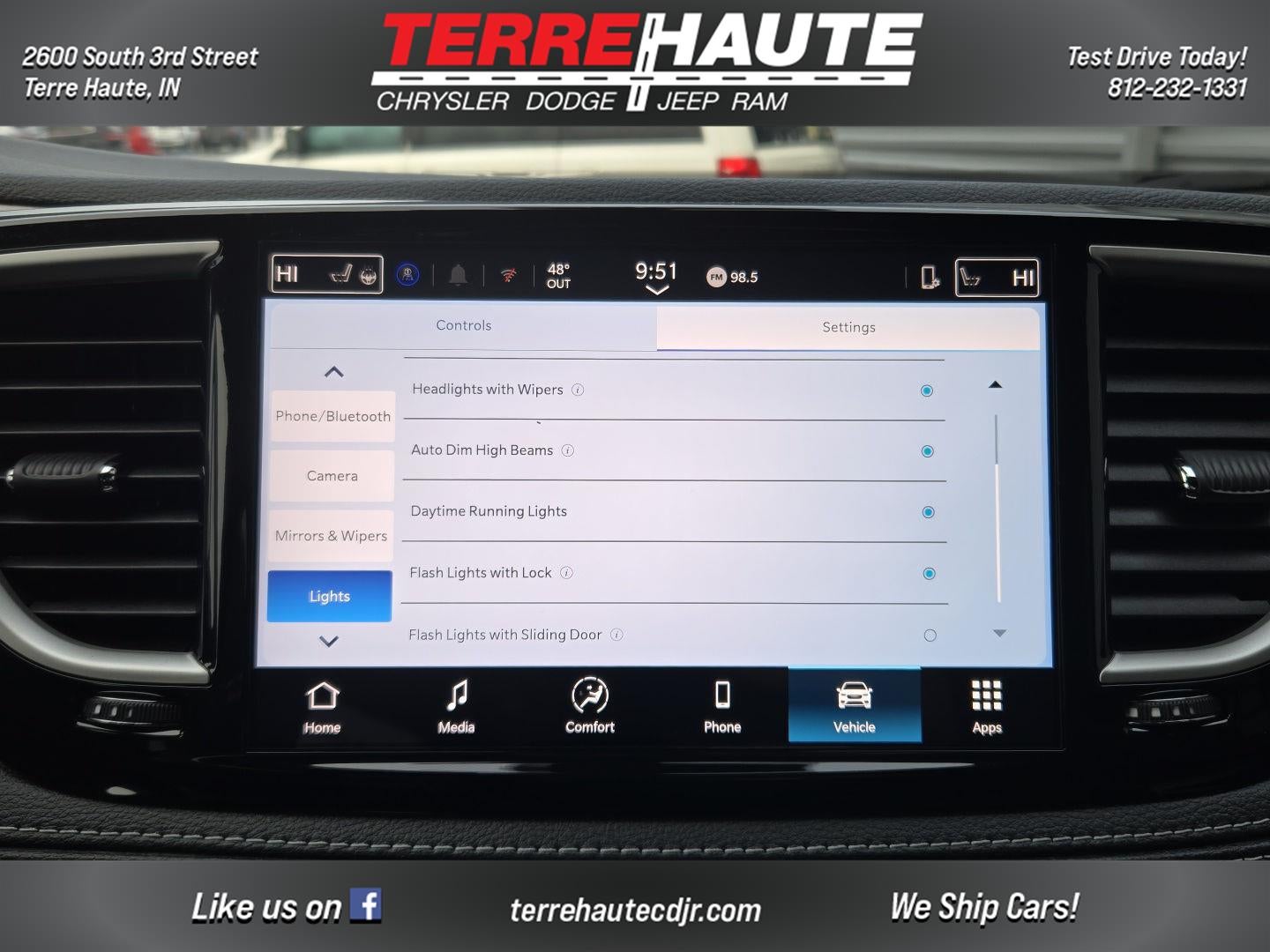 2026 Chrysler Pacifica Select