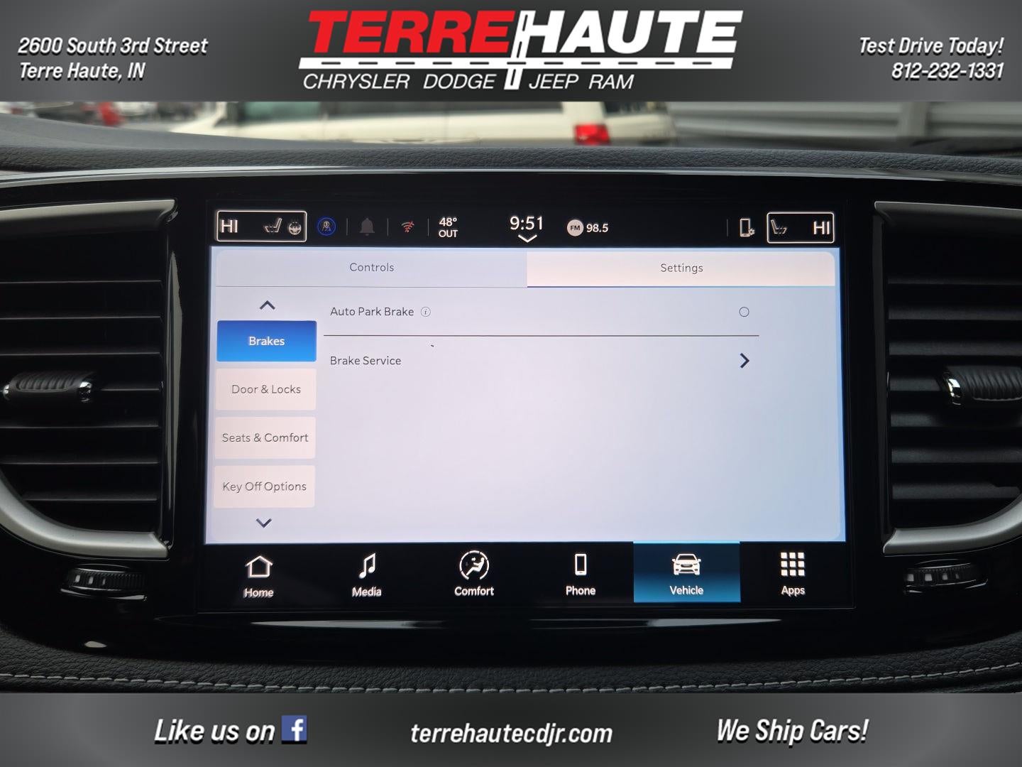 2026 Chrysler Pacifica Select
