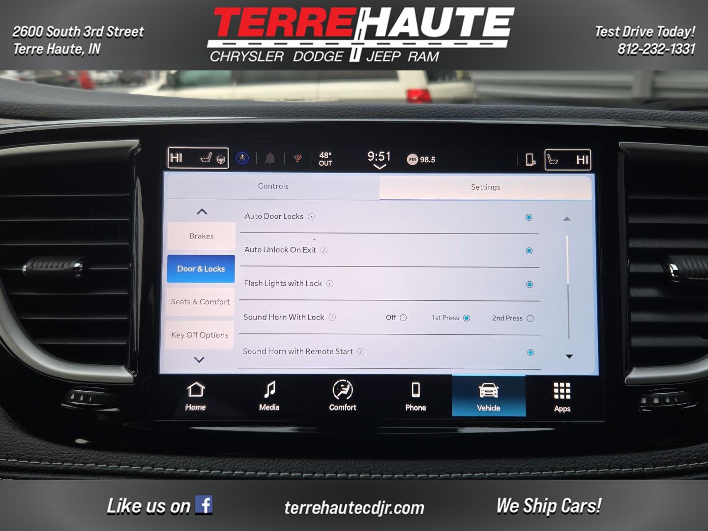 2026 Chrysler Pacifica Select