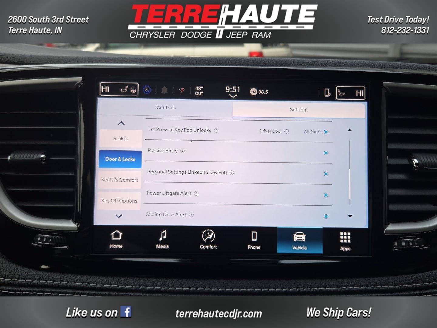 2026 Chrysler Pacifica Select