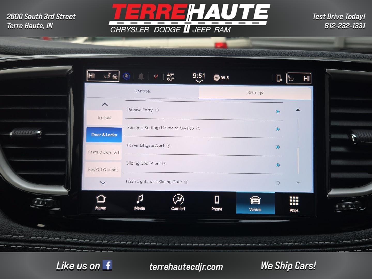 2026 Chrysler Pacifica Select