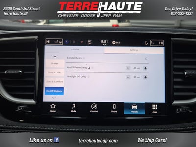 2026 Chrysler Pacifica Select