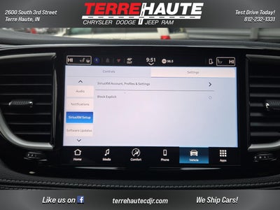 2026 Chrysler Pacifica Select