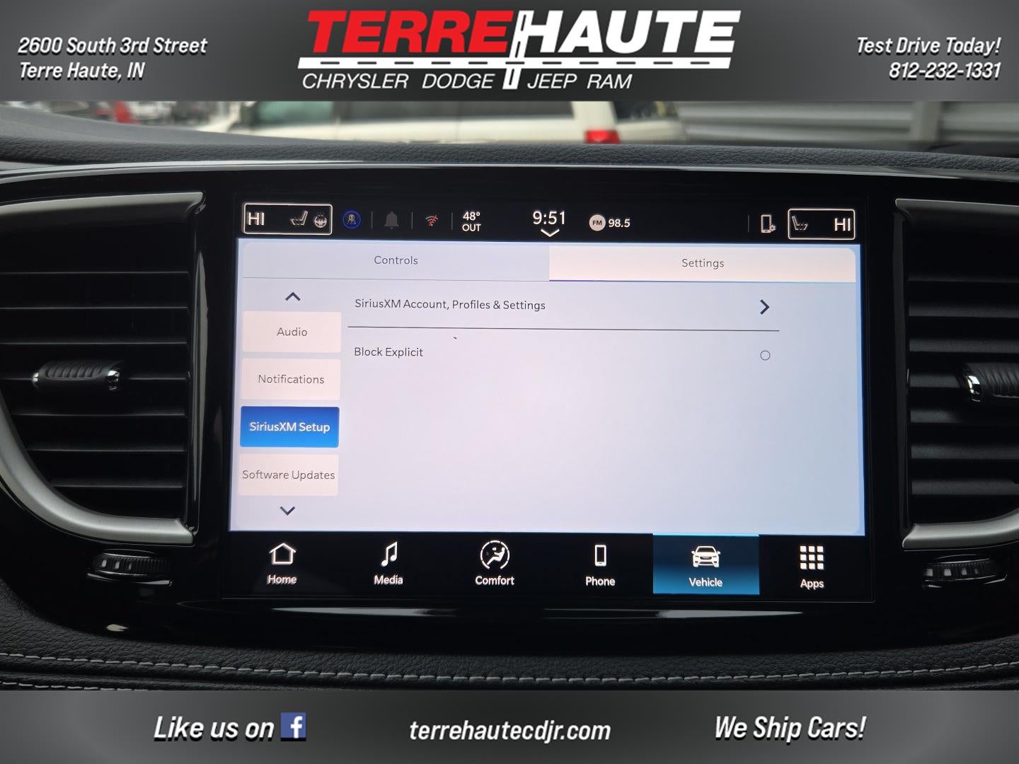 2026 Chrysler Pacifica Select