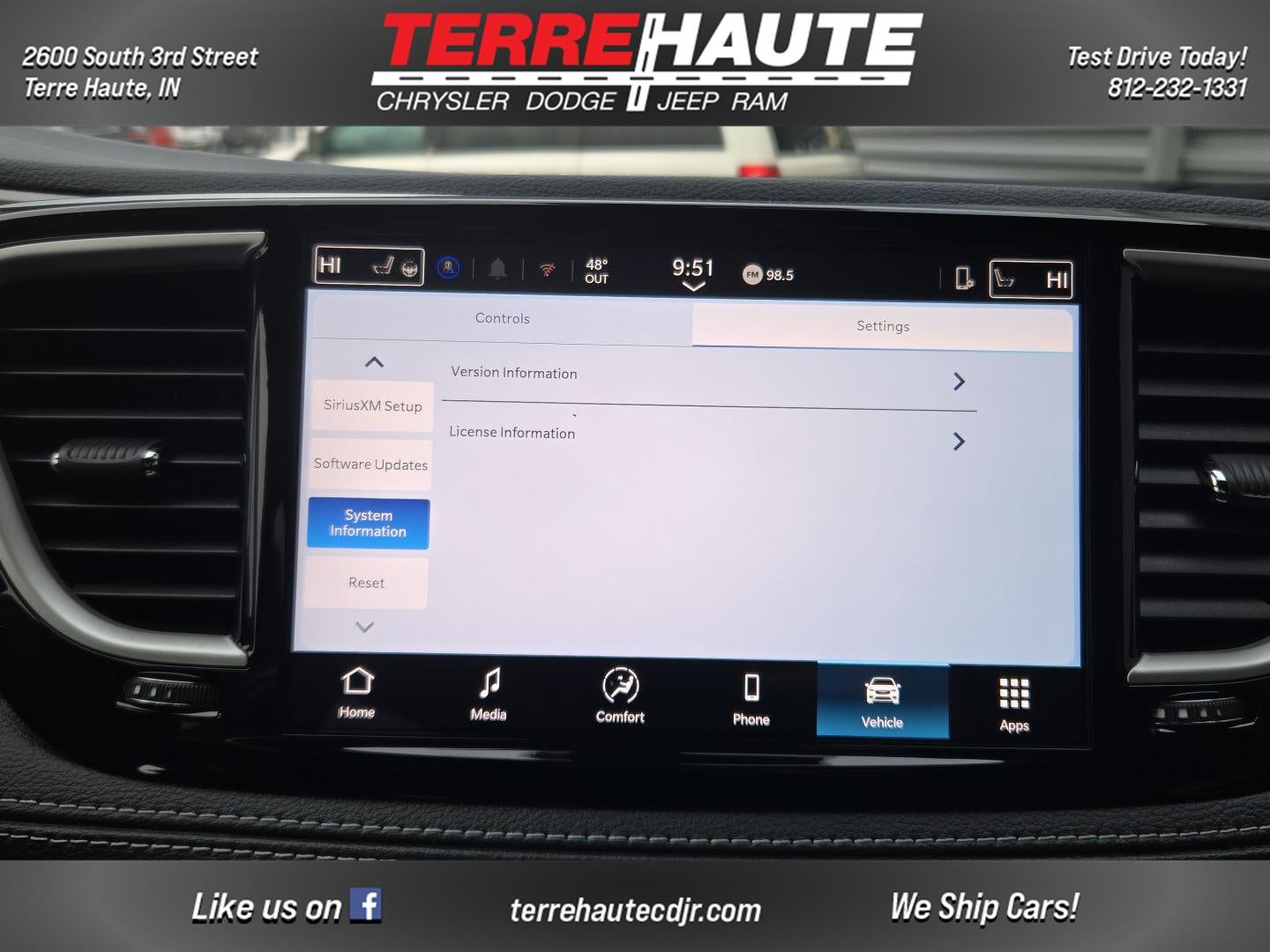 2026 Chrysler Pacifica Select