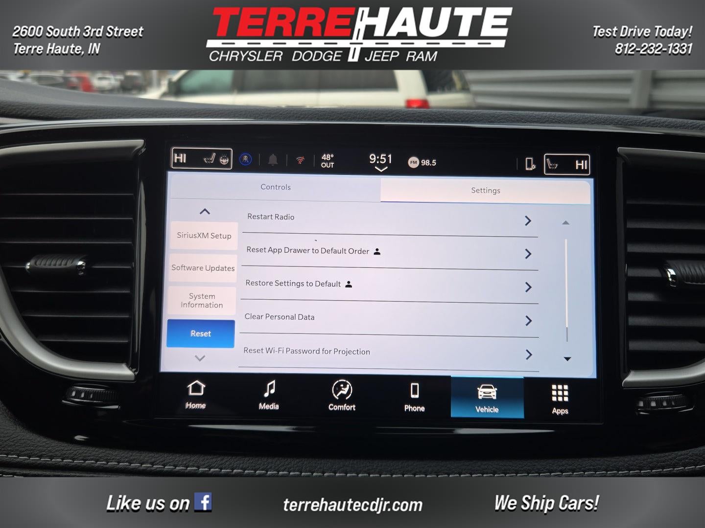 2026 Chrysler Pacifica Select