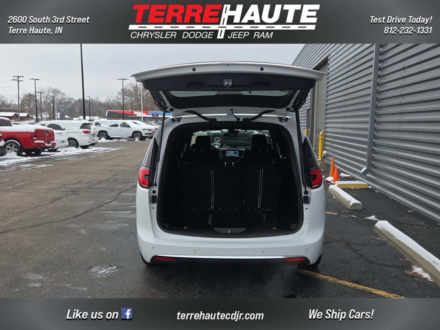 2026 Chrysler Pacifica Select