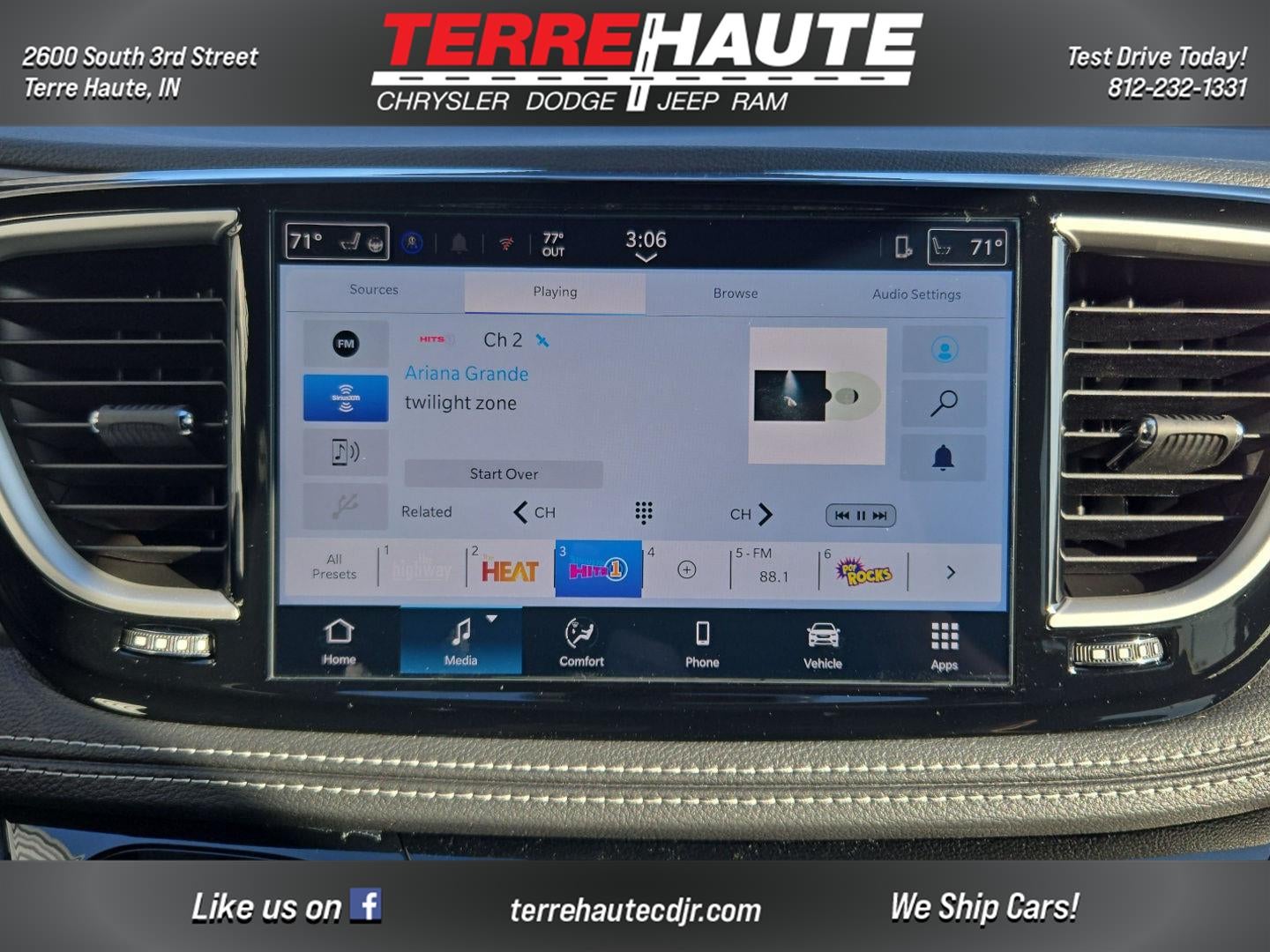 2026 Chrysler Pacifica Select