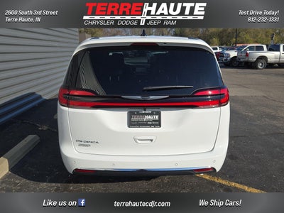 2026 Chrysler Pacifica Select