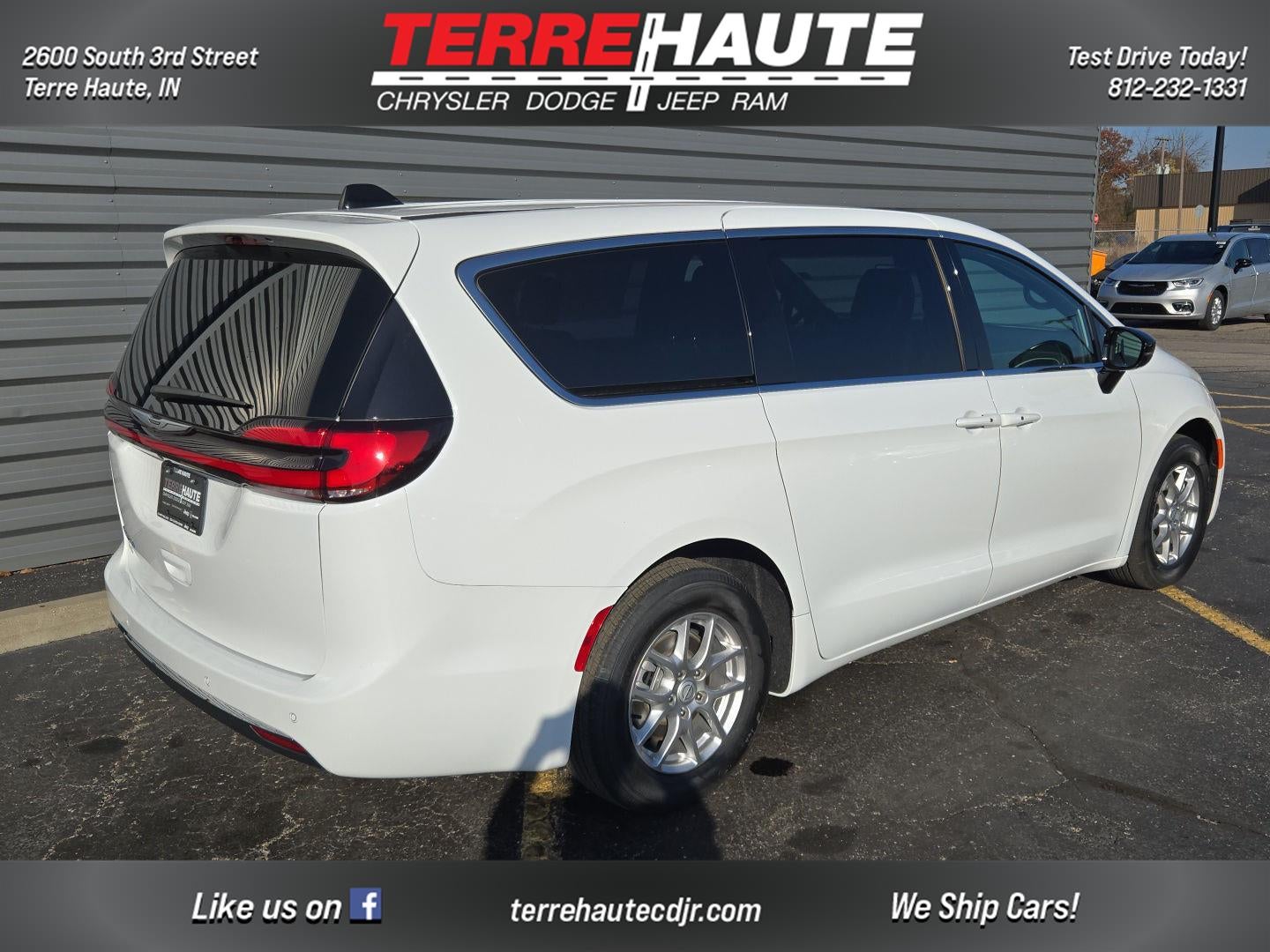 2026 Chrysler Pacifica Select