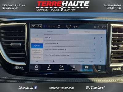 2026 Chrysler Pacifica Select