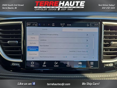 2026 Chrysler Pacifica Select