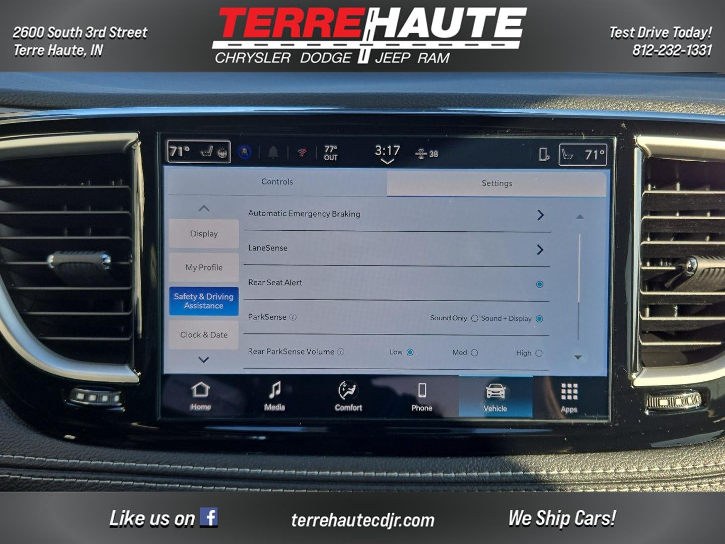 2026 Chrysler Pacifica Select