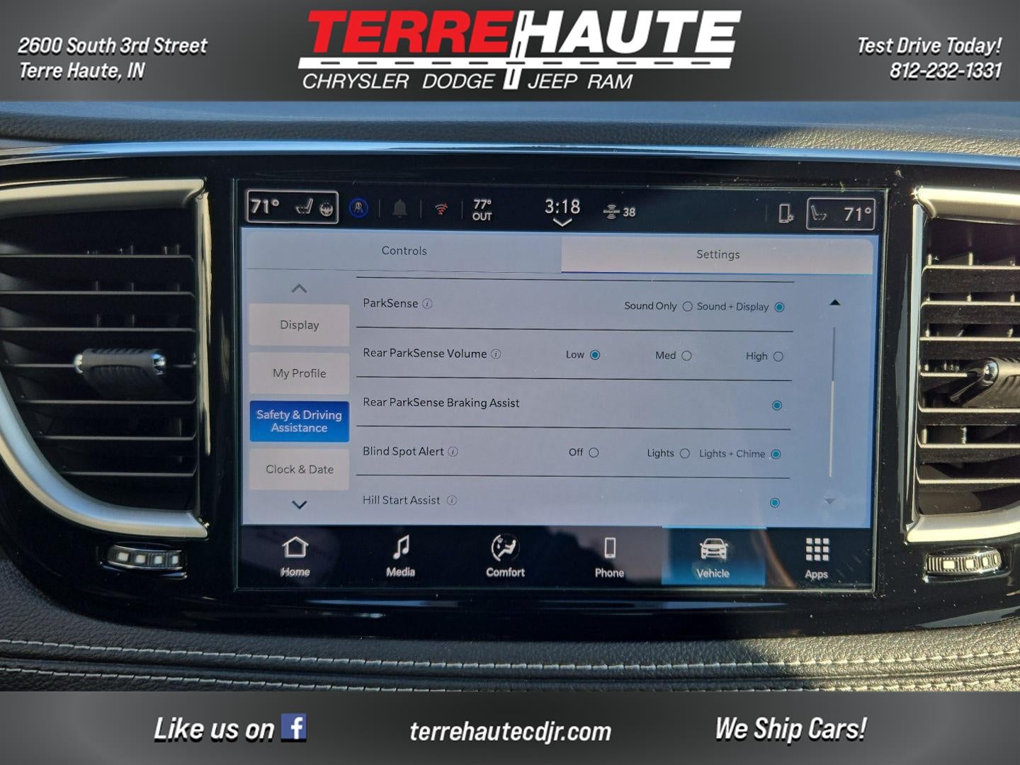 2026 Chrysler Pacifica Select
