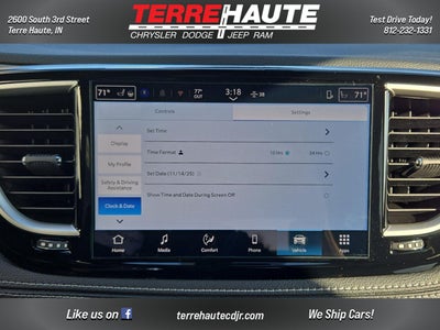 2026 Chrysler Pacifica Select