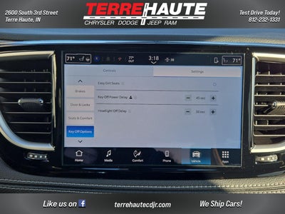 2026 Chrysler Pacifica Select