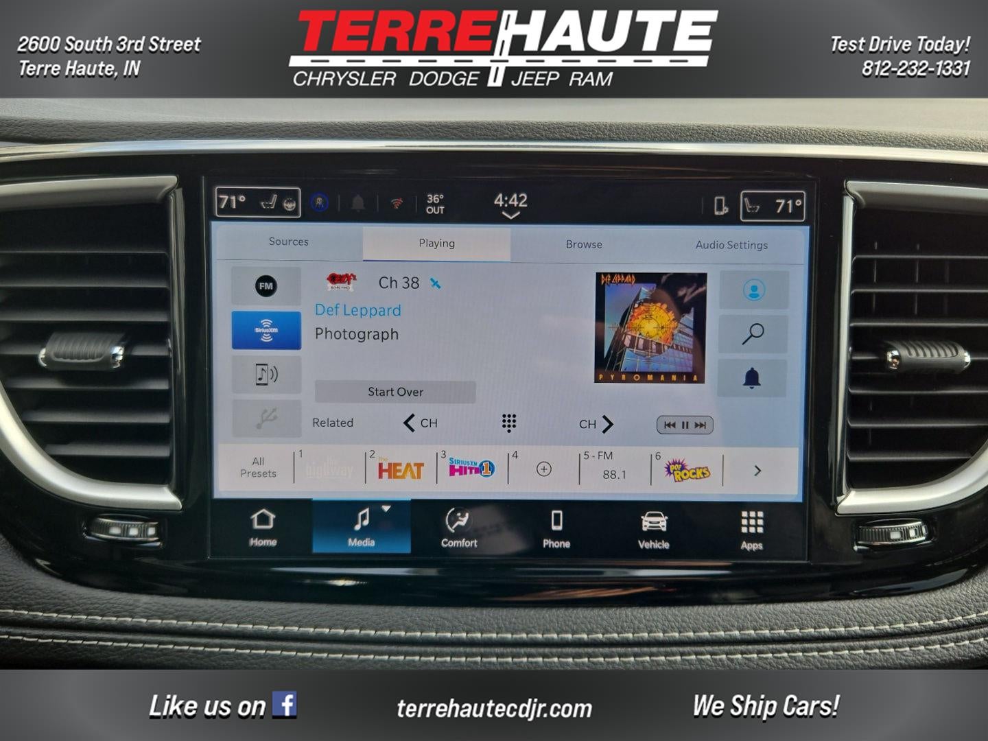 2026 Chrysler Pacifica Select