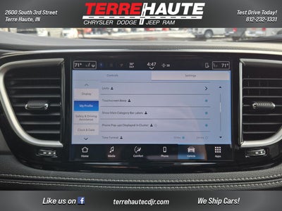 2026 Chrysler Pacifica Select