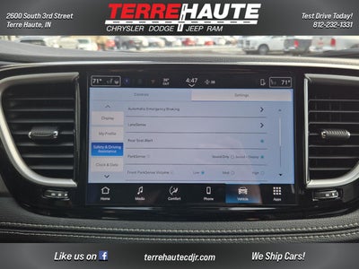 2026 Chrysler Pacifica Select