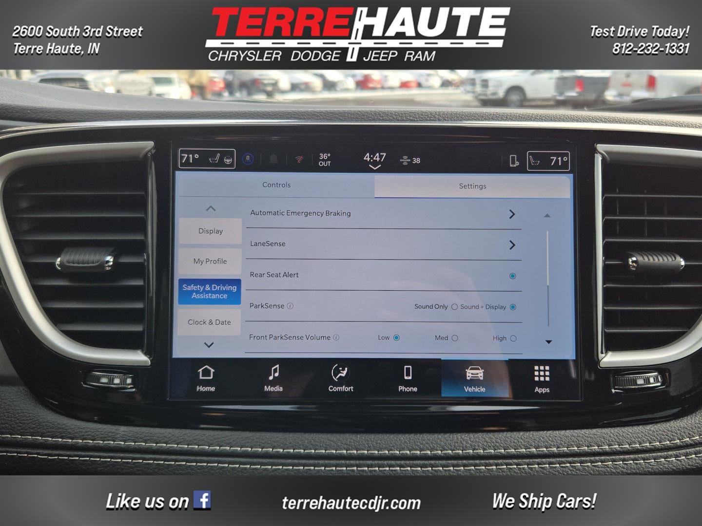 2026 Chrysler Pacifica Select