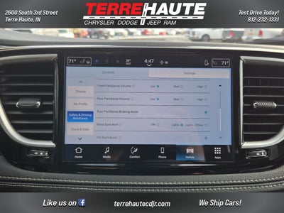 2026 Chrysler Pacifica Select