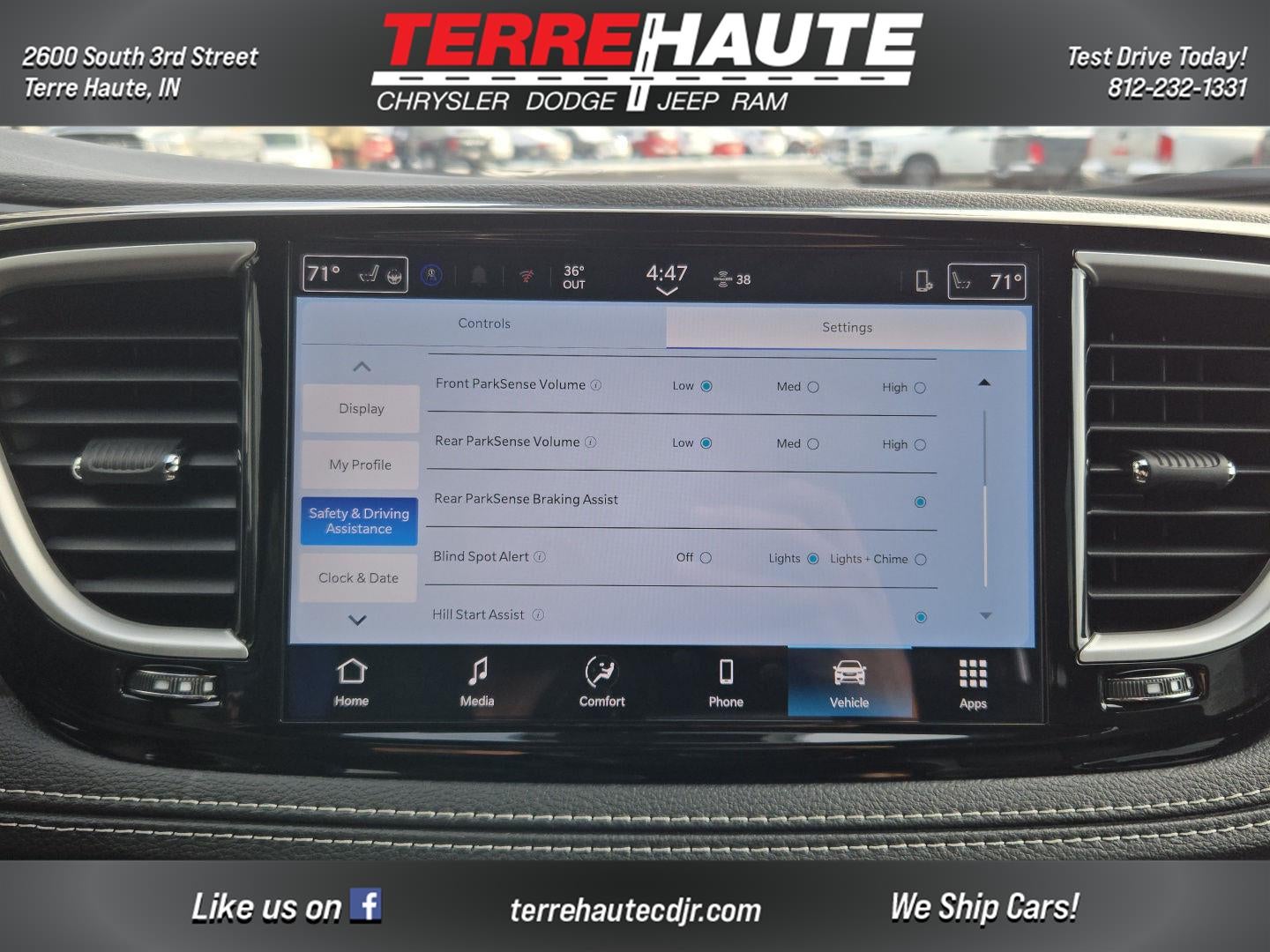 2026 Chrysler Pacifica Select