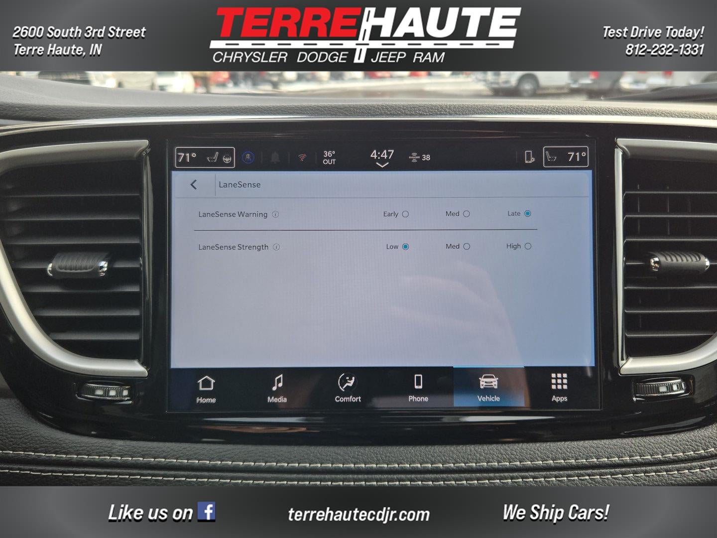 2026 Chrysler Pacifica Select