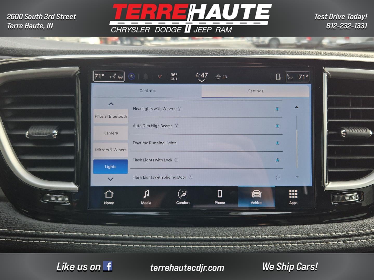 2026 Chrysler Pacifica Select