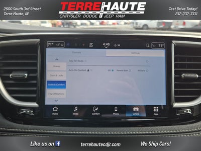 2026 Chrysler Pacifica Select