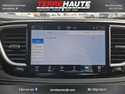 2026 Chrysler Pacifica Select