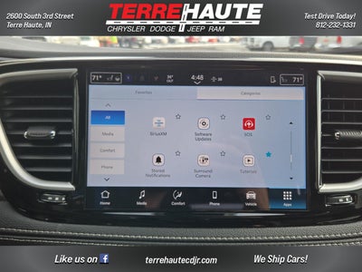 2026 Chrysler Pacifica Select