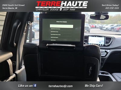 2026 Chrysler Pacifica Select