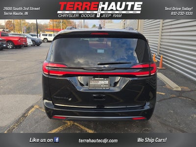 2026 Chrysler Pacifica Select