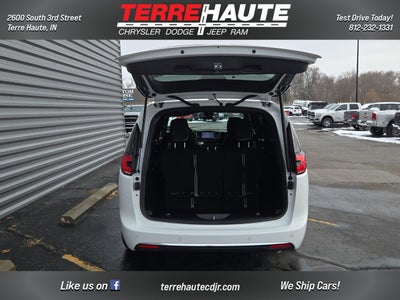 2026 Chrysler Pacifica Select