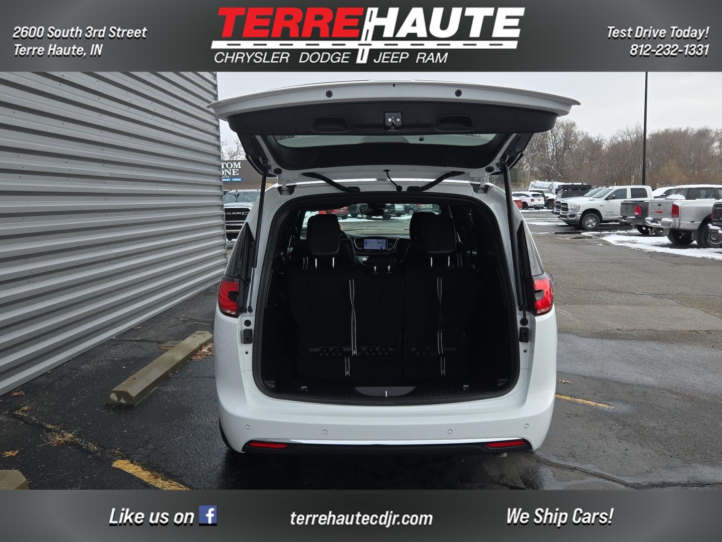 2026 Chrysler Pacifica Select