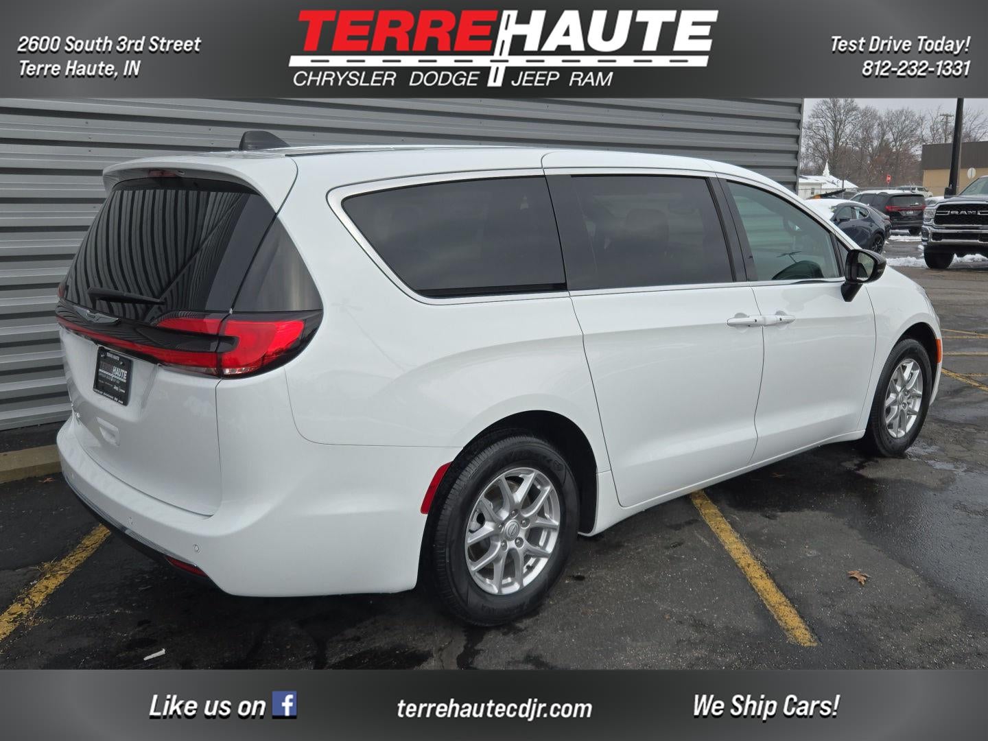 2026 Chrysler Pacifica Select