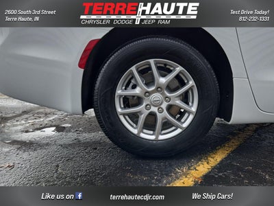 2026 Chrysler Pacifica Select