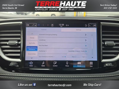 2026 Chrysler Pacifica Select