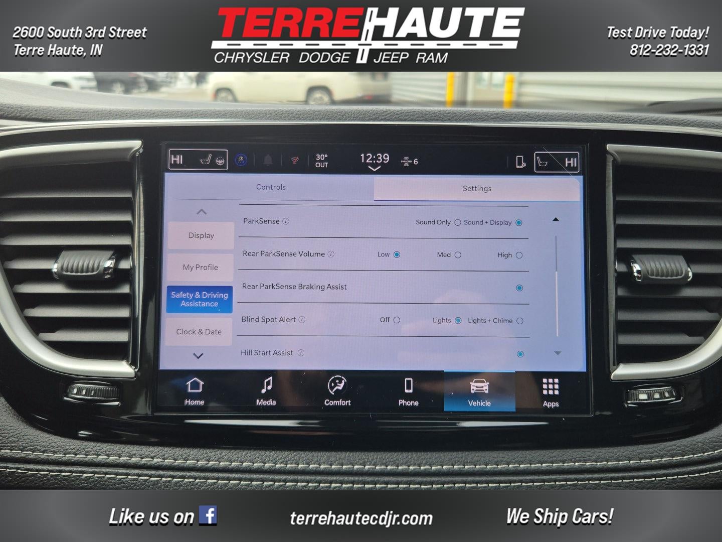 2026 Chrysler Pacifica Select