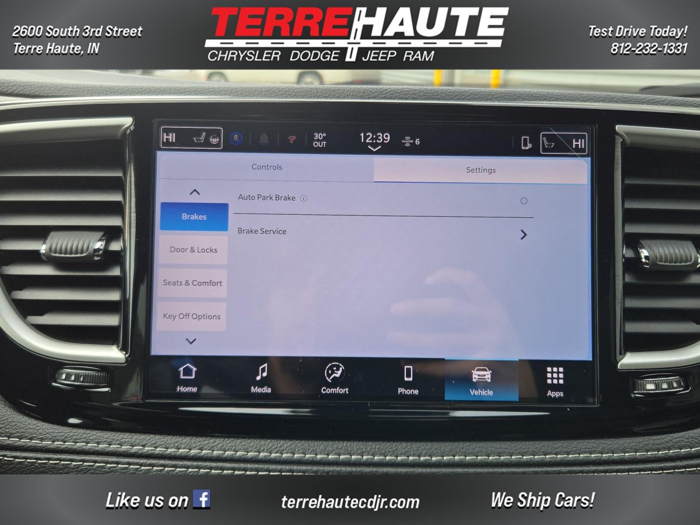 2026 Chrysler Pacifica Select