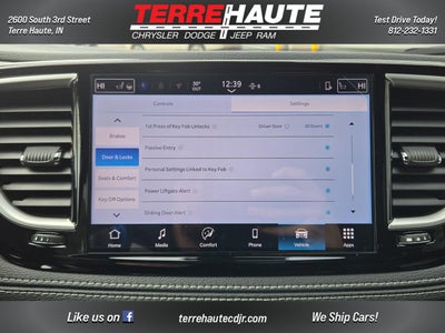 2026 Chrysler Pacifica Select